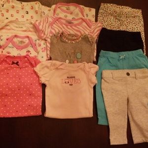 graphic onesies (8) w/assorted leggings (4)